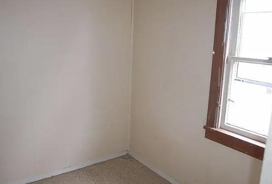 915 Stocker Ave - Photo 5 of 7