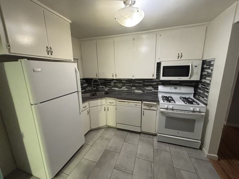 2010 Blossom Ln - Photo 2 of 7