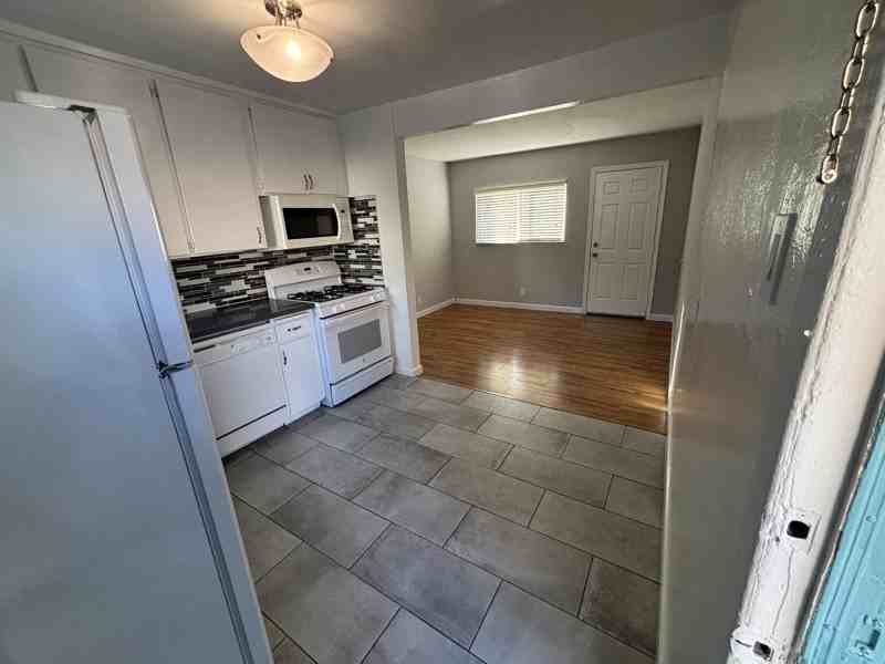 2010 Blossom Ln - Photo 3 of 7