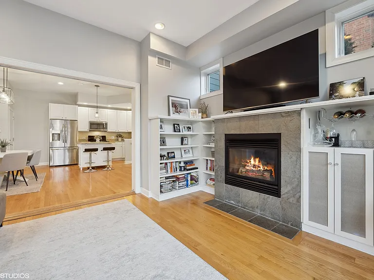 1937 N Dayton St #1R - Photo 3 of 20