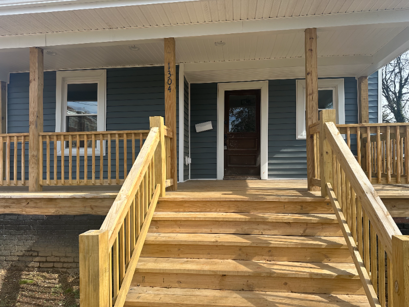 1304 Floyd St - Photo 4 of 19