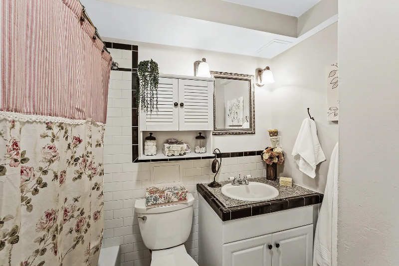 1109 S Walnut St #5 - Photo 2 of 6