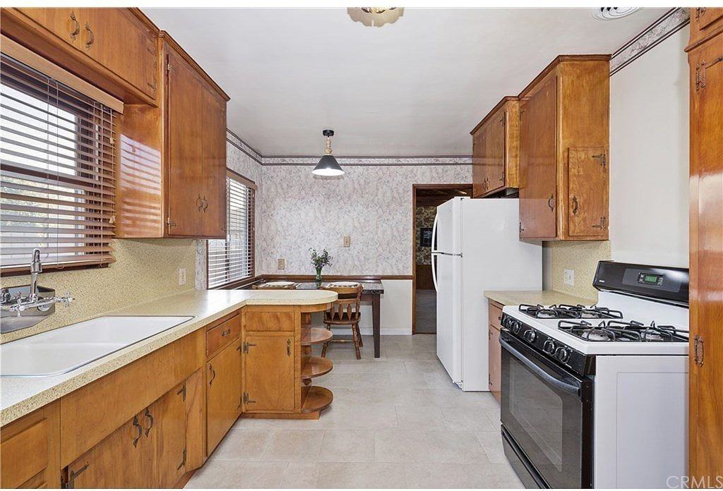 10006 Lindale St - Photo 5 of 19