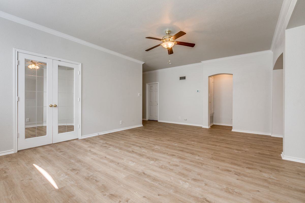 2214 Sun Chase Blvd - Photo 5 of 27