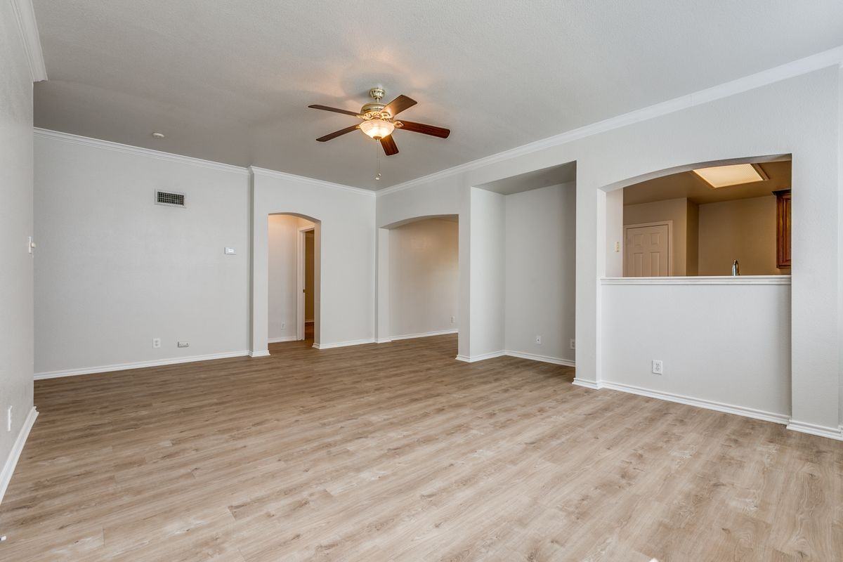 2214 Sun Chase Blvd - Photo 6 of 27