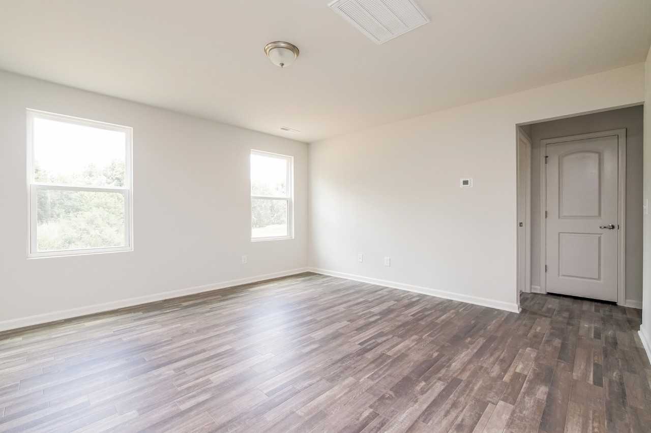 1059 Manor Dr - Photo 2 of 16