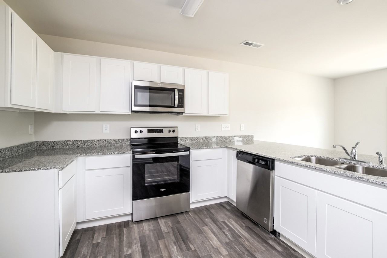 1059 Manor Dr - Photo 6 of 16