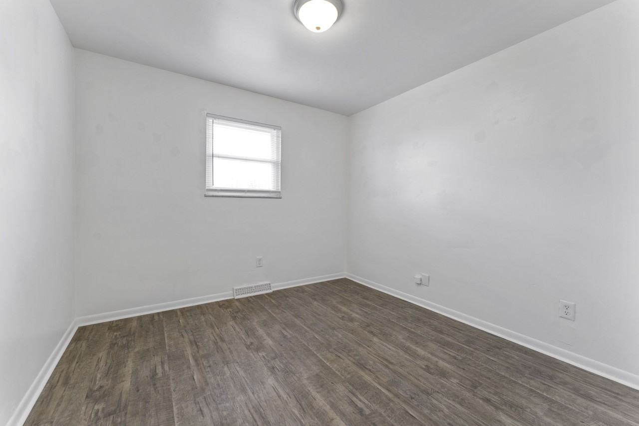 205 South Kenmore Road - Photo 5 of 12