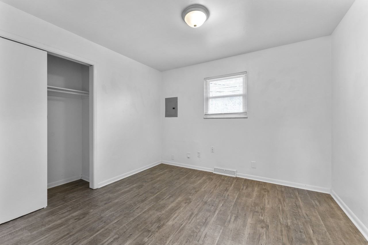 205 South Kenmore Road - Photo 6 of 12