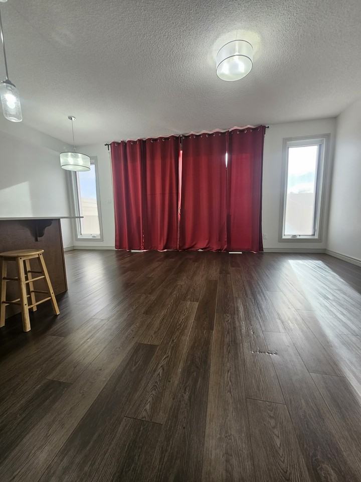 22079 80 Avenue Northwest - Photo 3 of 19