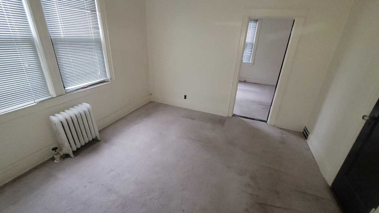 31 50 104th St #1stFL - Photo 7 of 15