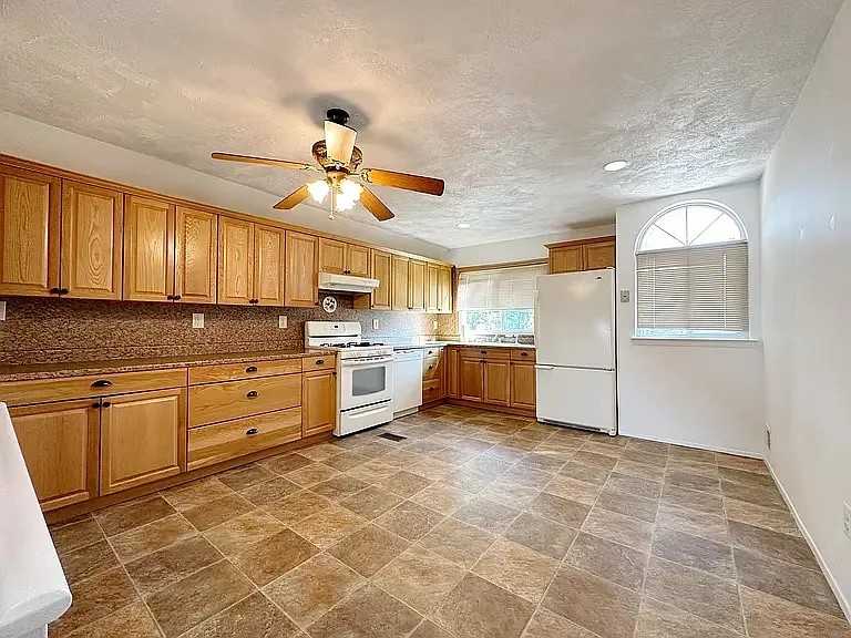 480 Gower Street #2 - Photo 4 of 10