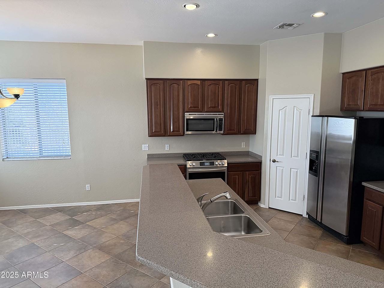 4537 E Thunder Hawk Rd - Photo 7 of 32