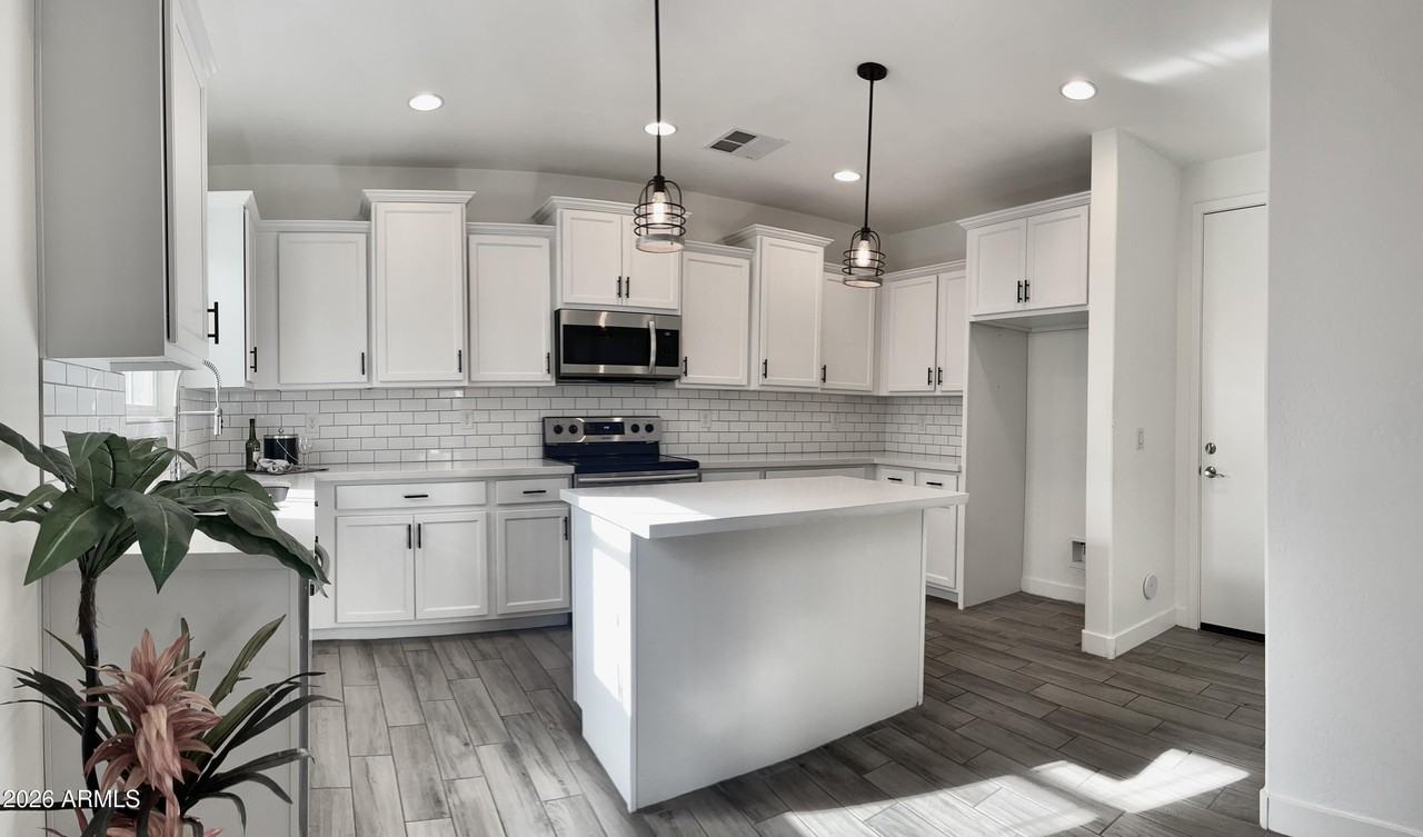 5549 S Dillon - Photo 3 of 22