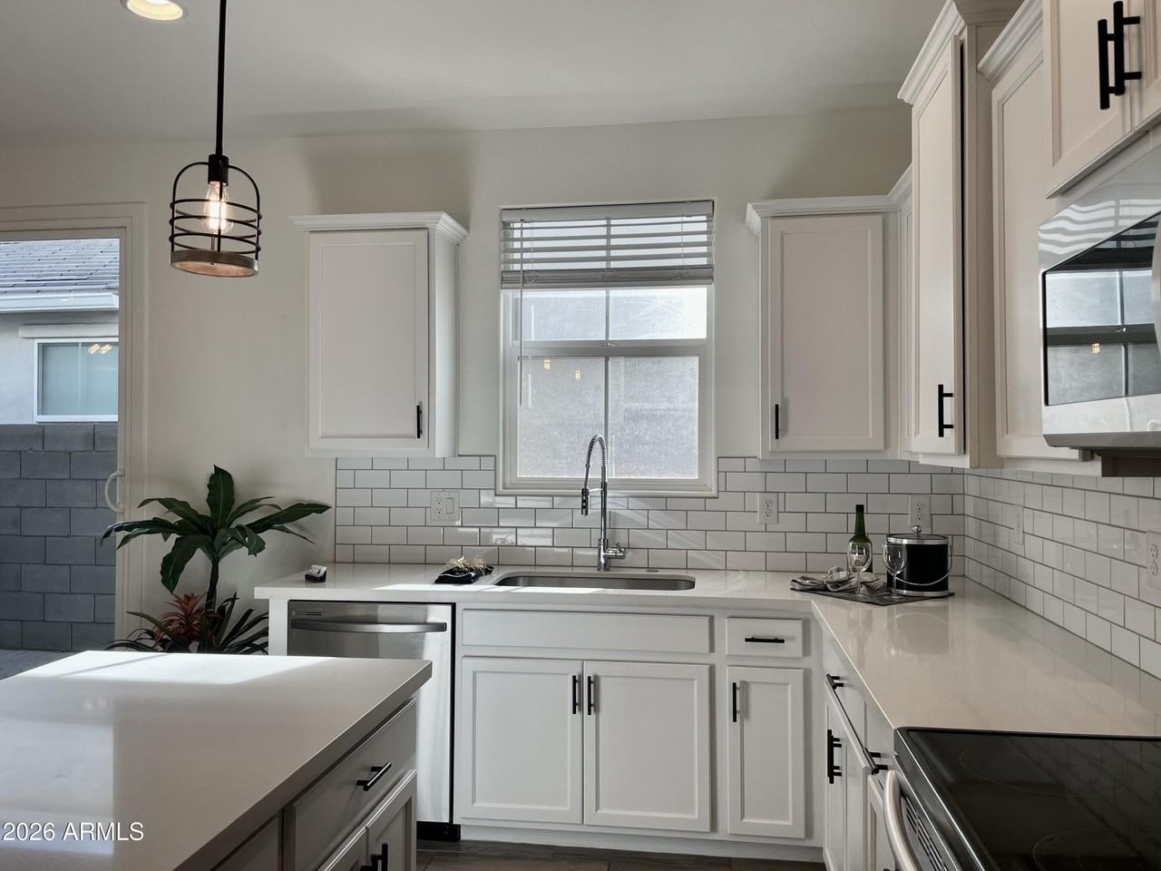 5549 S Dillon - Photo 4 of 22