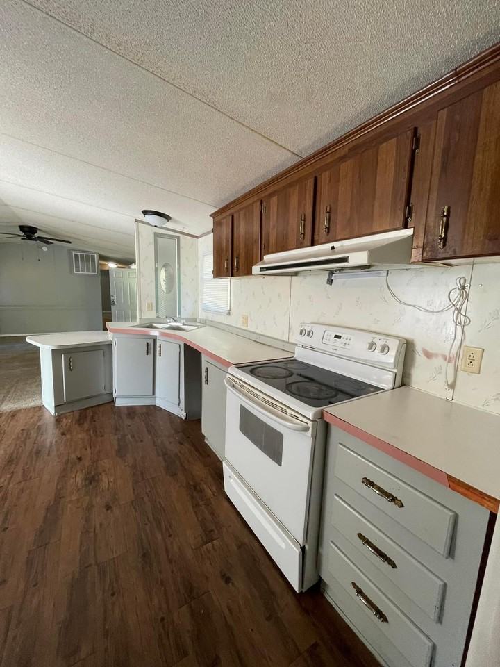 112 Peddy St #1 - Photo 3 of 23