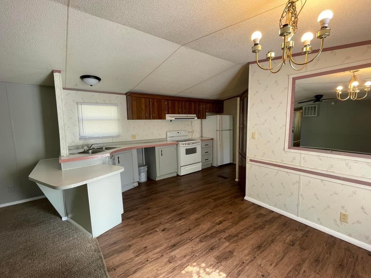 112 Peddy St #1 - Photo 4 of 23