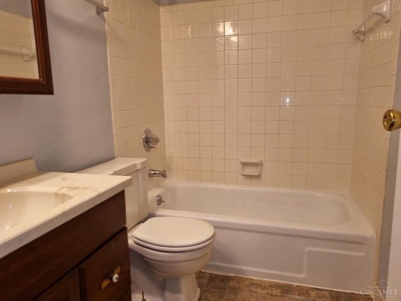 3 Queens Ct - Photo 4 of 20