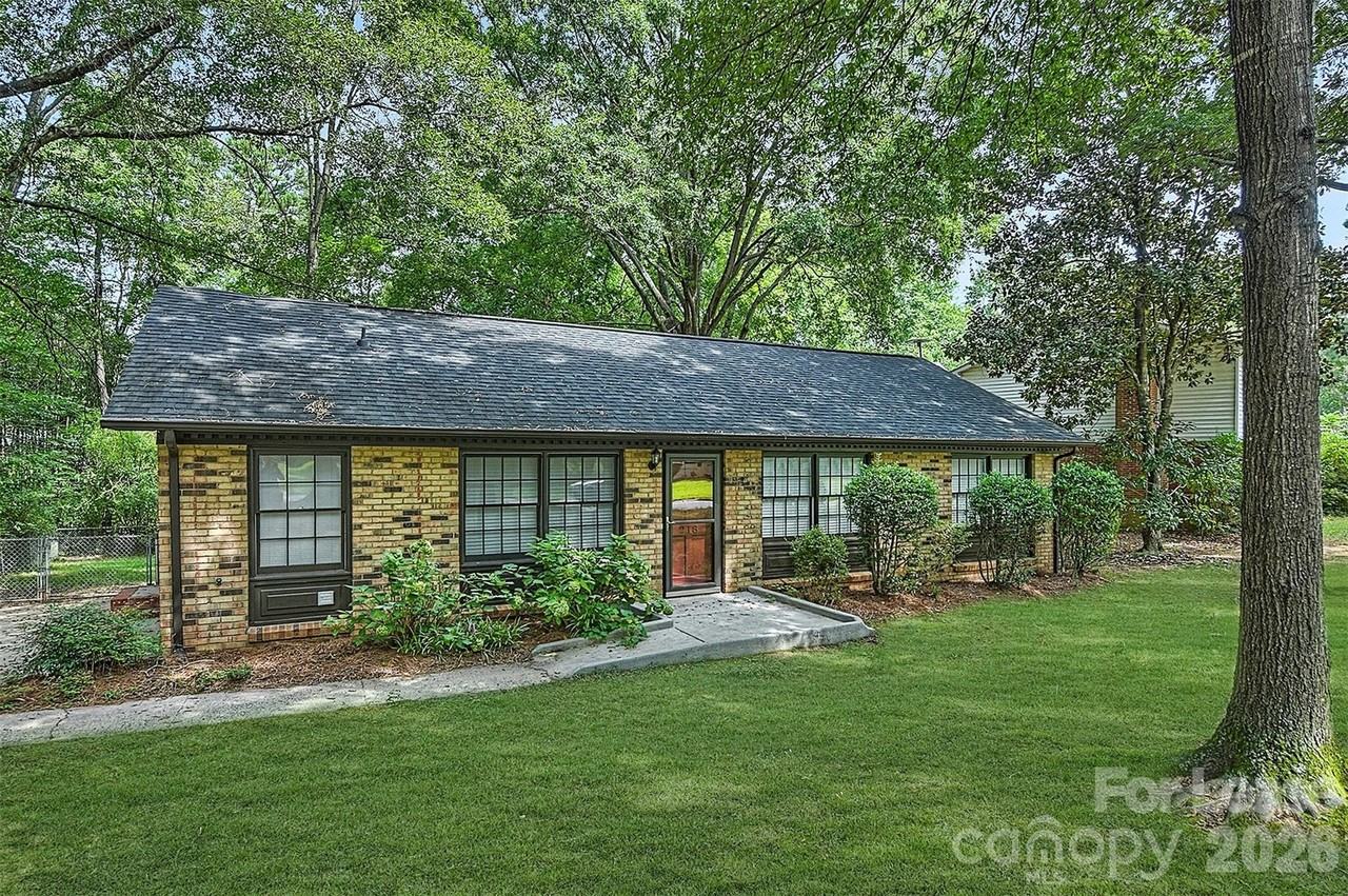 218 Clearbrook Rd - Photo 2 of 16