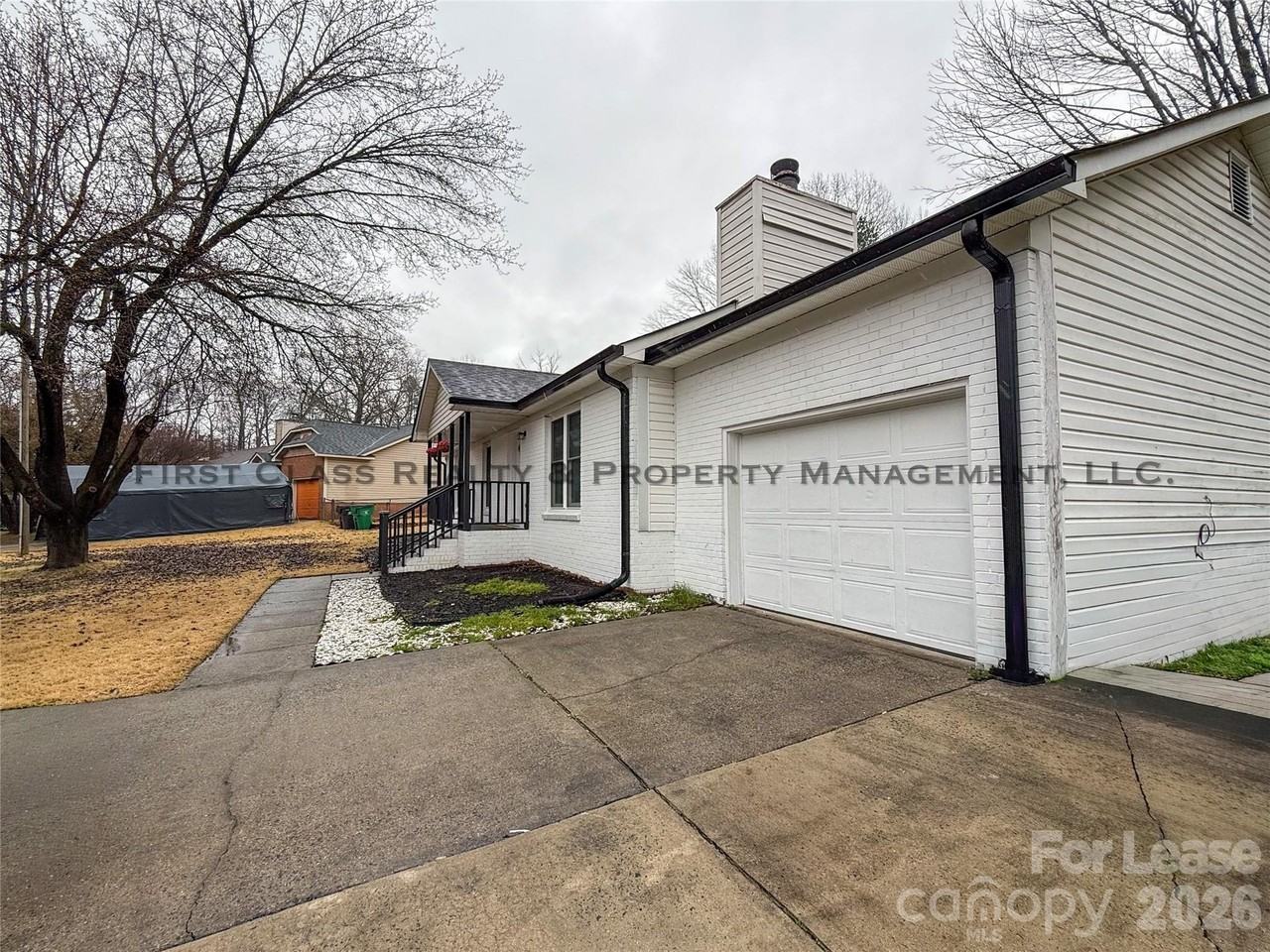 5819 Woodrock Ct - Photo 2 of 24