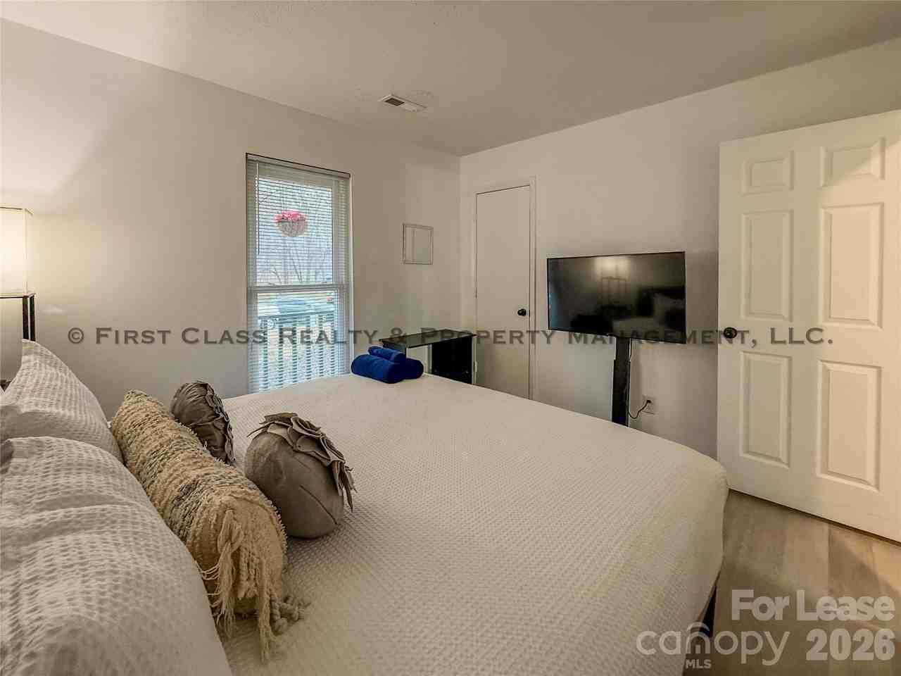 5819 Woodrock Ct - Photo 6 of 24