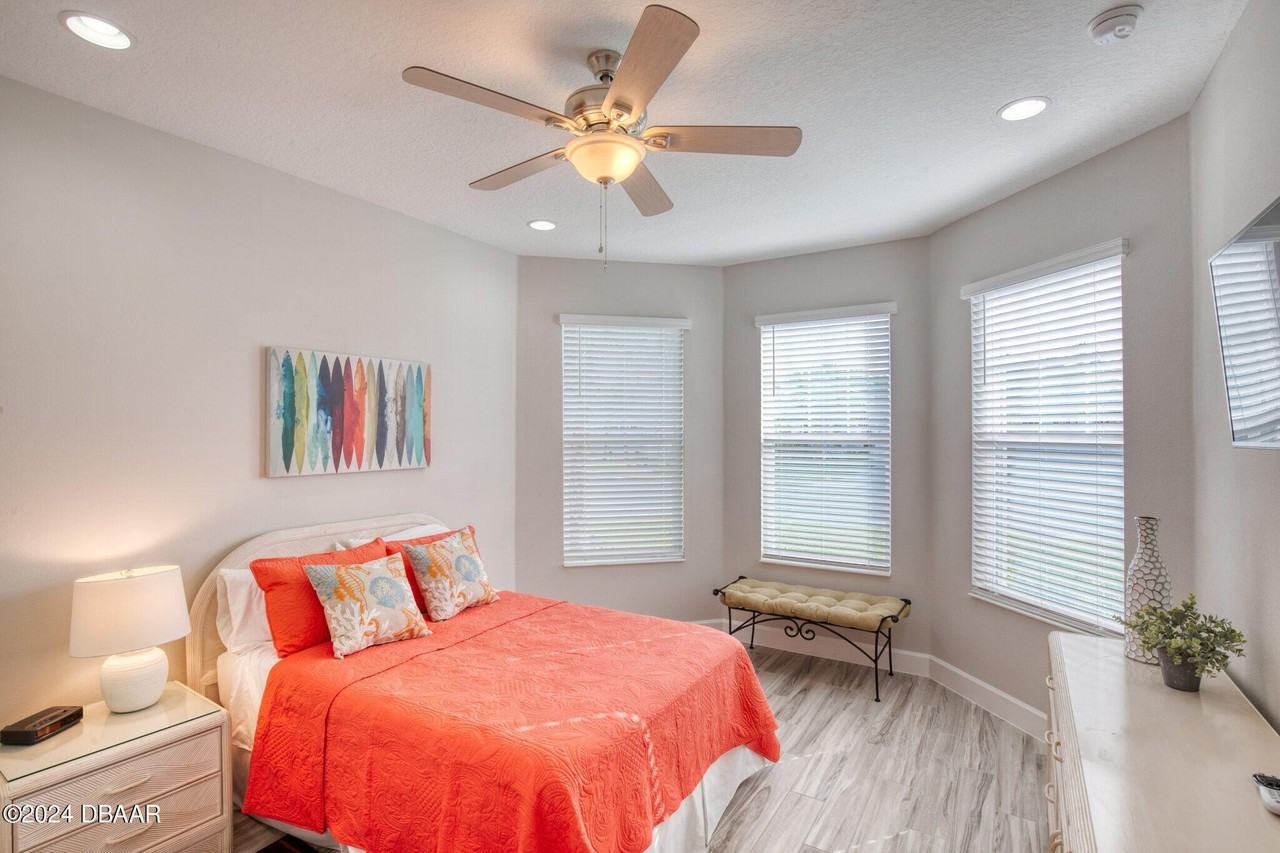 1131 Fins Up Ct - Photo 5 of 50