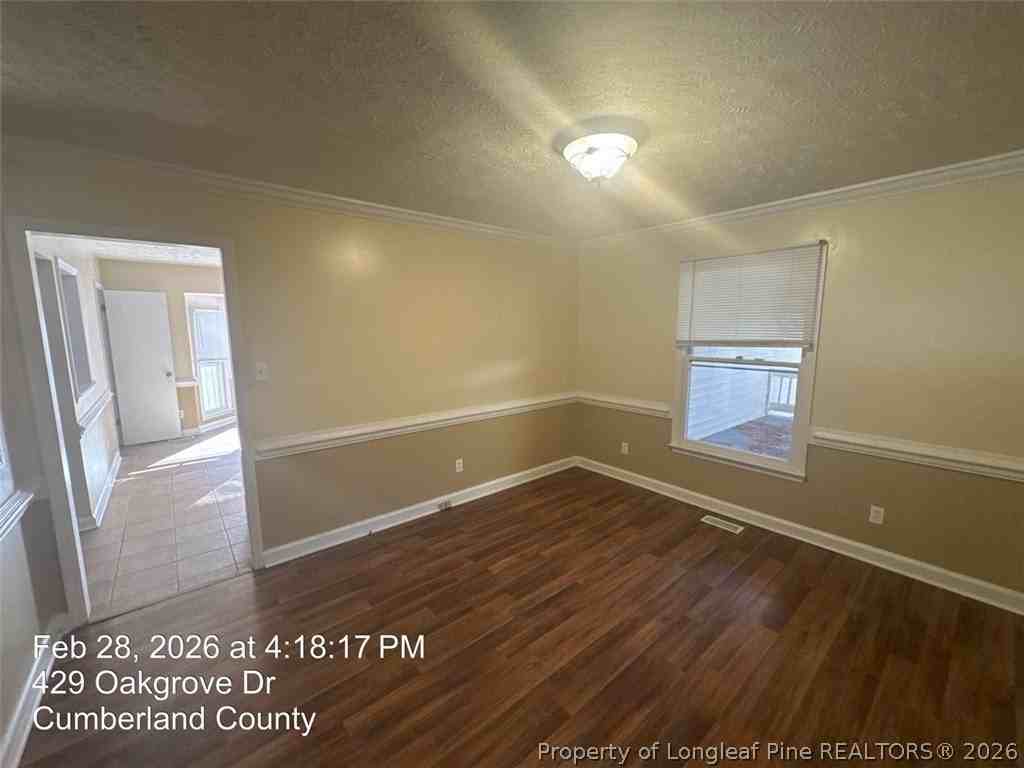 429 Oakgrove Dr - Photo 6 of 24