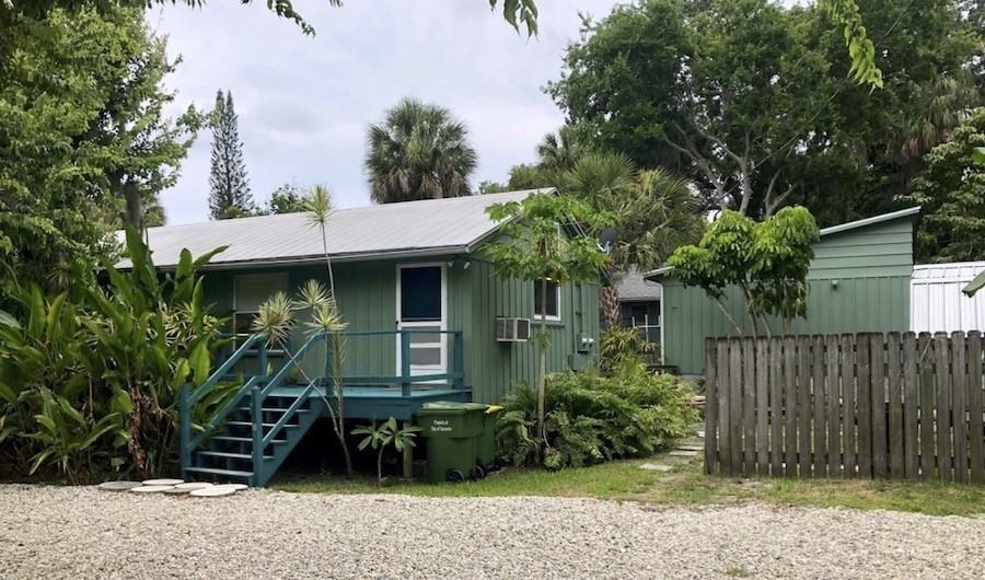 1395 40th St #B - Photo 5 of 6