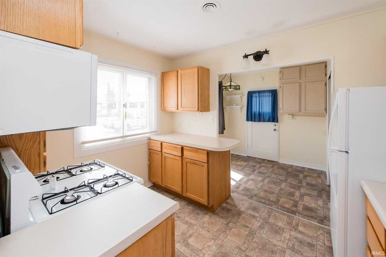 2307 Kenwood Ave - Photo 5 of 18