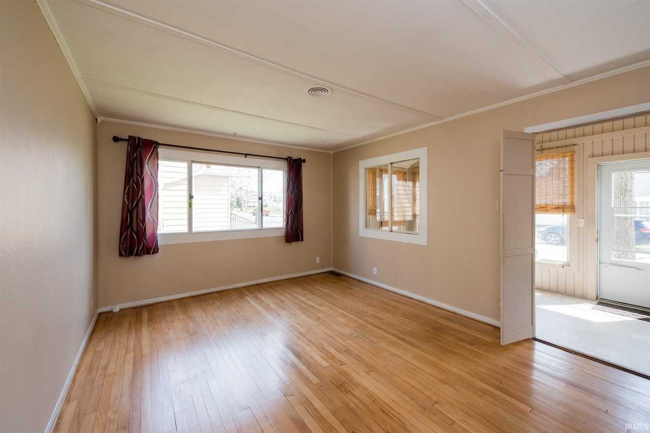 2307 Kenwood Ave - Photo 6 of 18