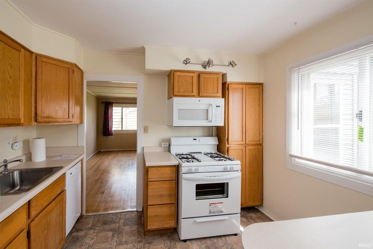 2307 Kenwood Ave - Photo 7 of 18