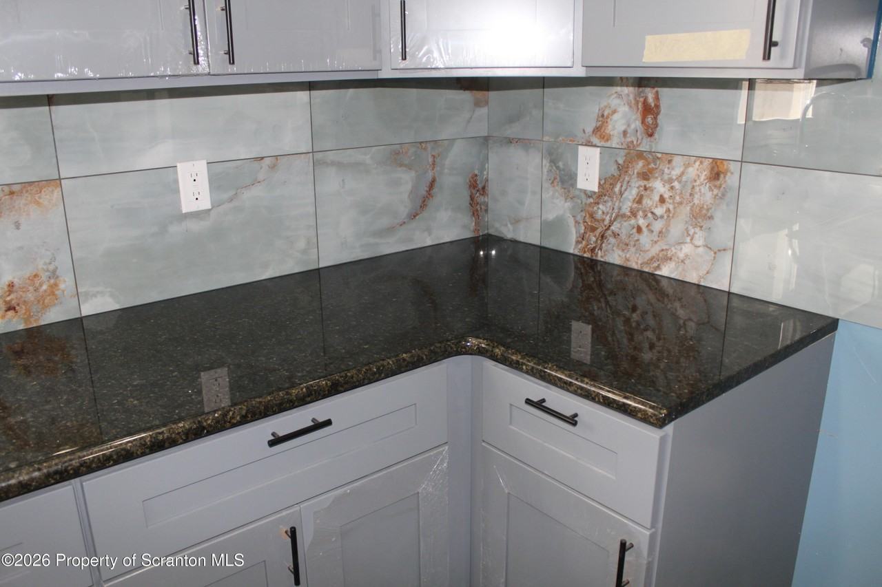 335 Phelps St Unit 1 - Photo 5 of 12