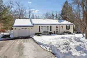 featured image of 11 Lewis Ln