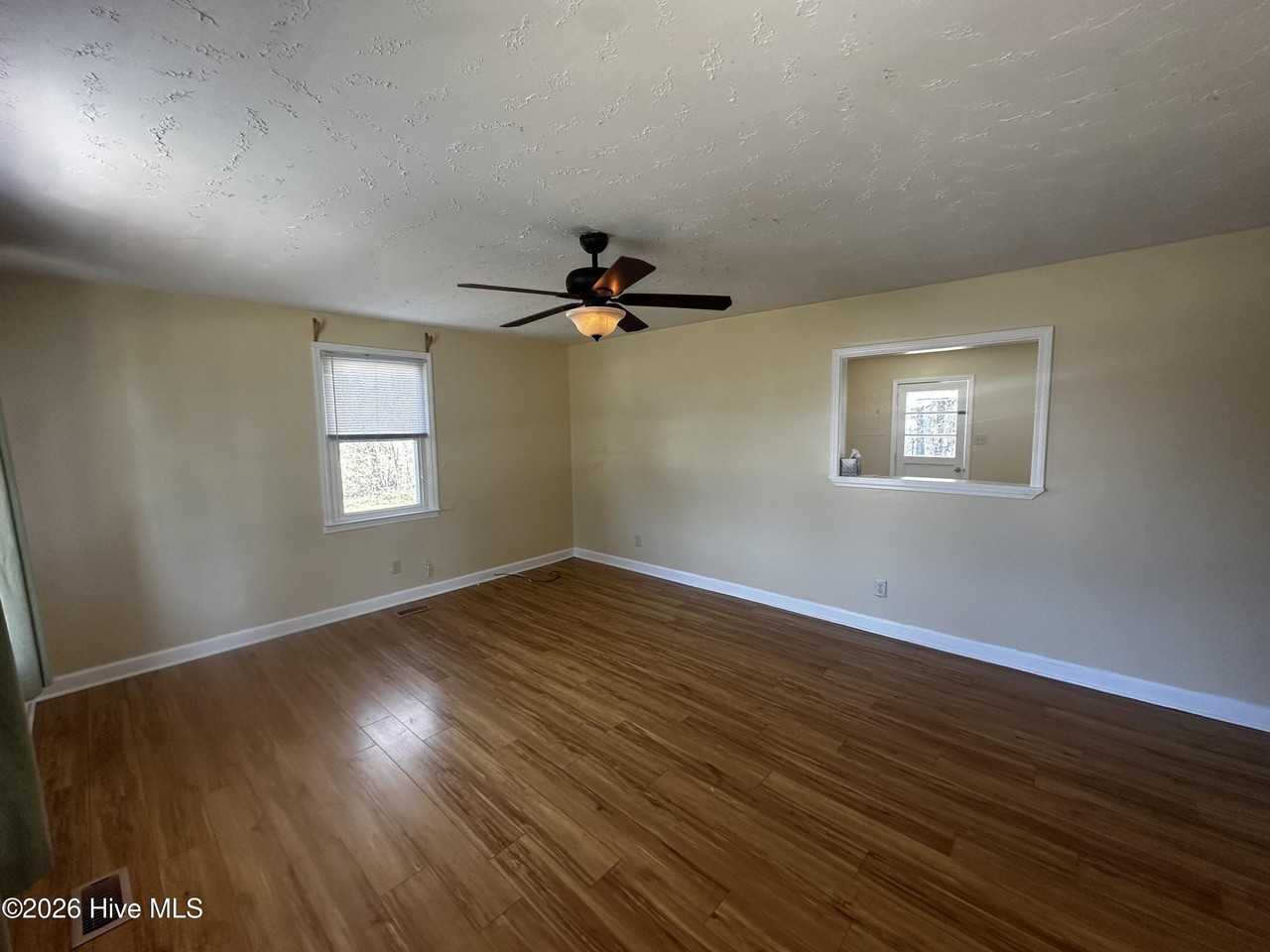 708 W Pineland Dr - Photo 5 of 10