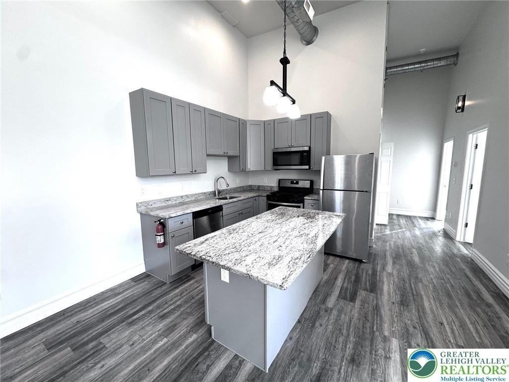 374 W Main St Apt 204 - Photo 4 of 32