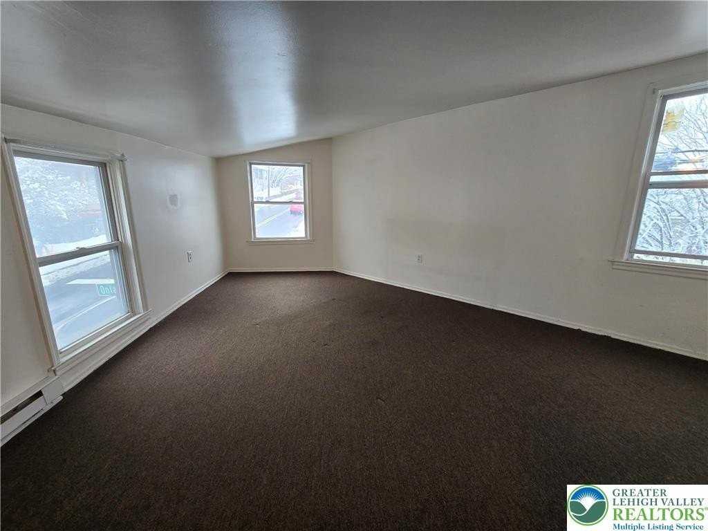 836 Wyandotte St - Photo 7 of 11