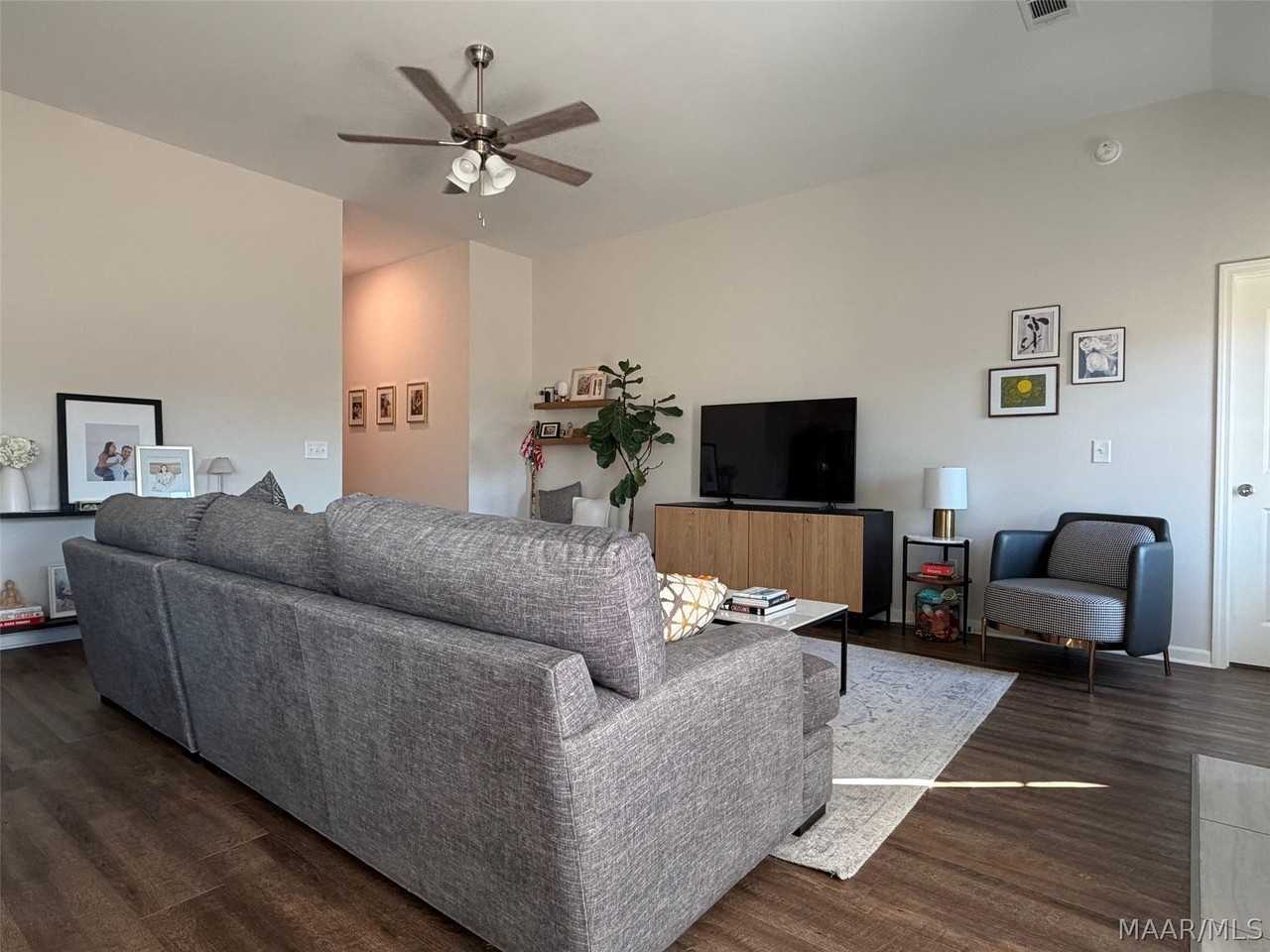 221 Dawsons Mill Way - Photo 5 of 17