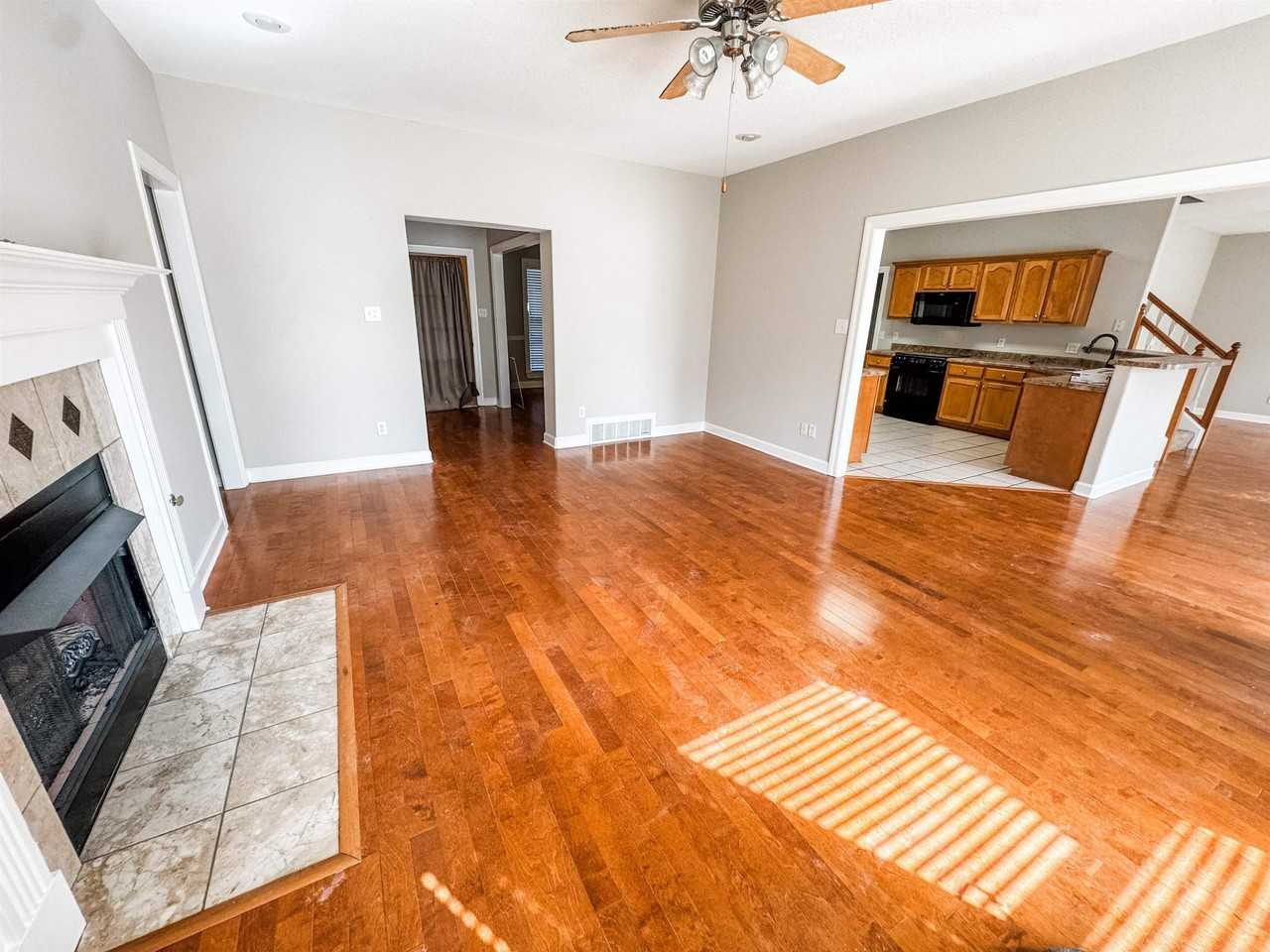 9847 Winsford Ln - Photo 4 of 13