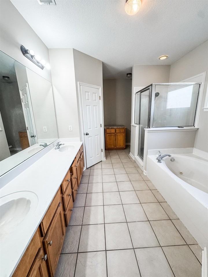 9847 Winsford Ln - Photo 6 of 13