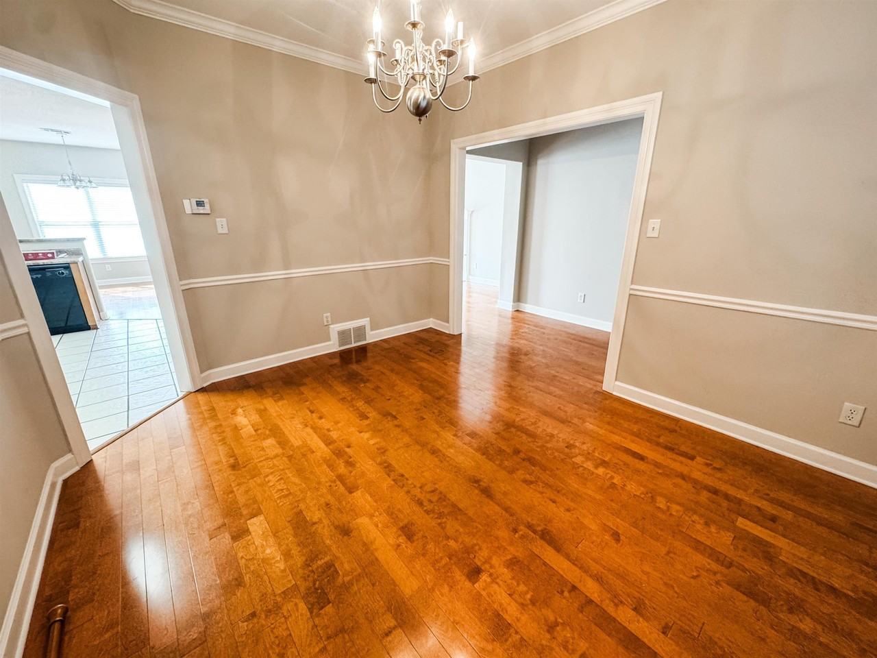 9847 Winsford Ln - Photo 7 of 13