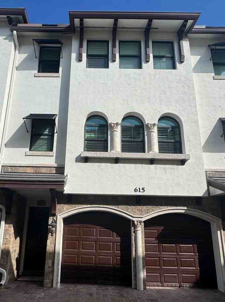 615 Windward Cir N #N