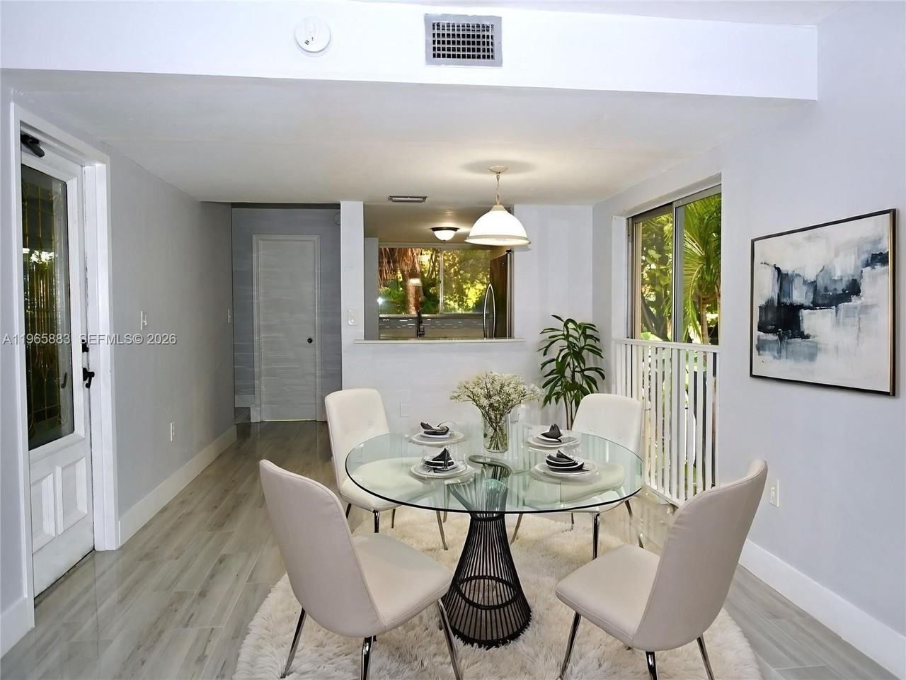 1910 Sw 17th Ave #2 - Photo 4 of 13