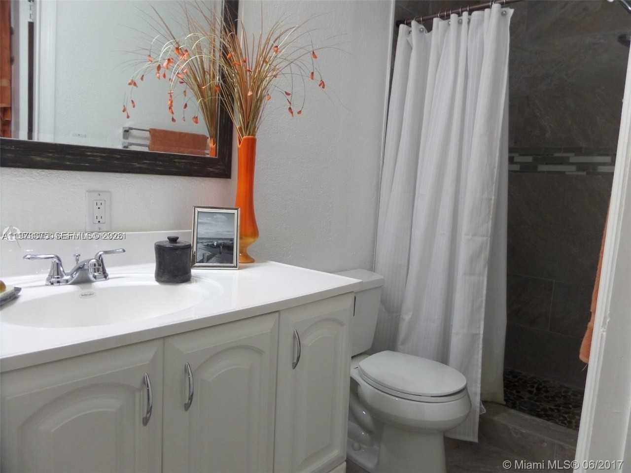 8811 Nw 16th St - Photo 7 of 17