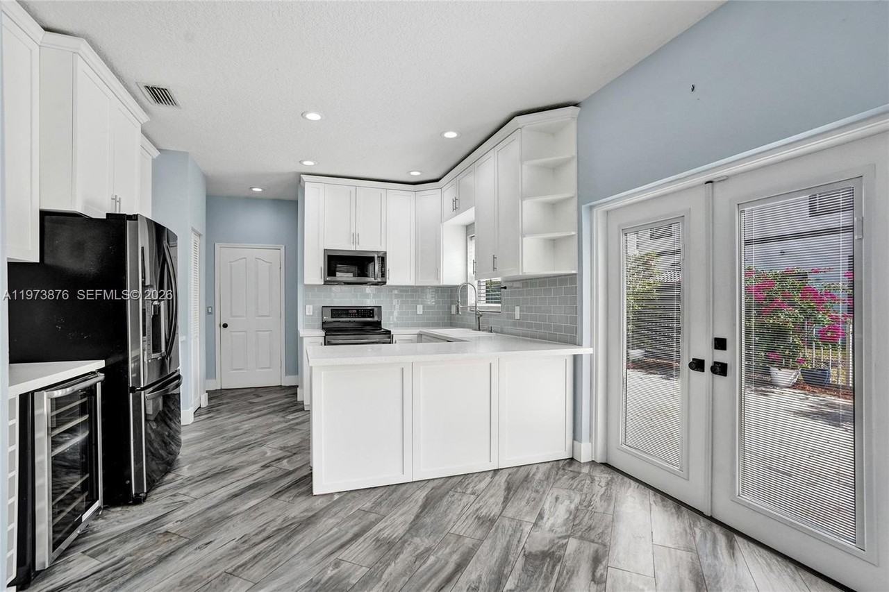 847 Nw 127th Ave - Photo 5 of 50