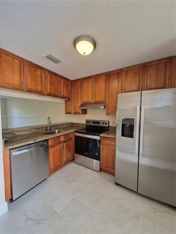 10905 Royal Palm Blvd #10905 - Photo 7 of 15