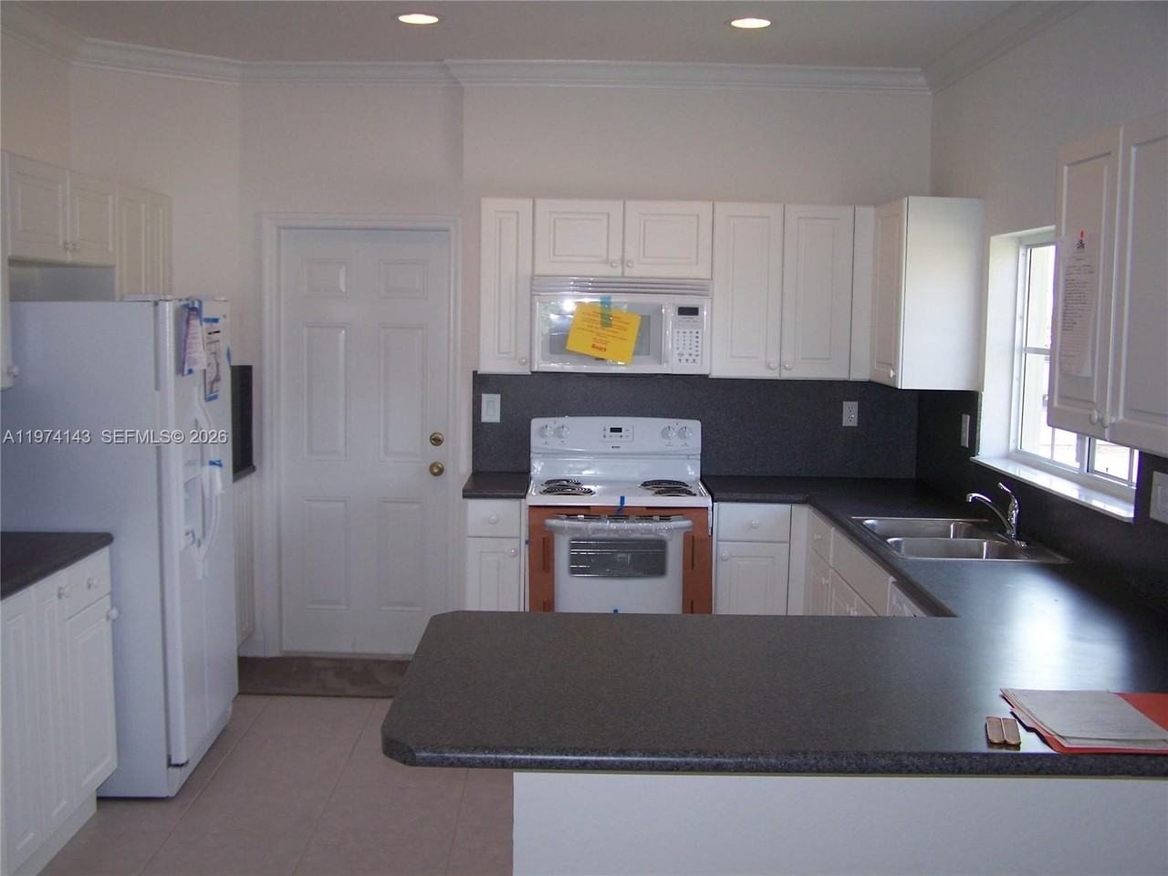 656 Se 30th Ter #0 - Photo 4 of 8