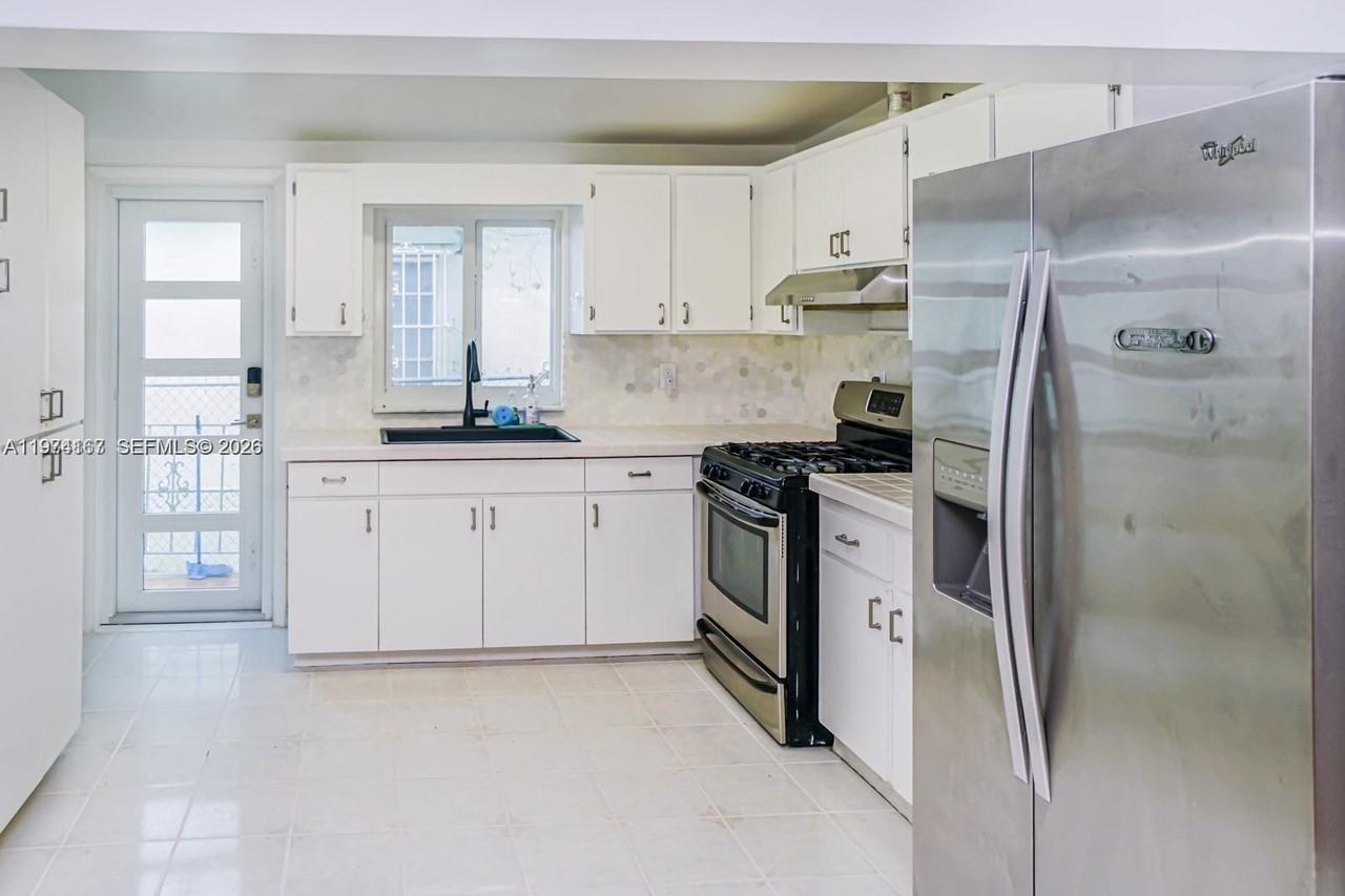 5911 Sw 6th St #2 - Photo 3 of 11