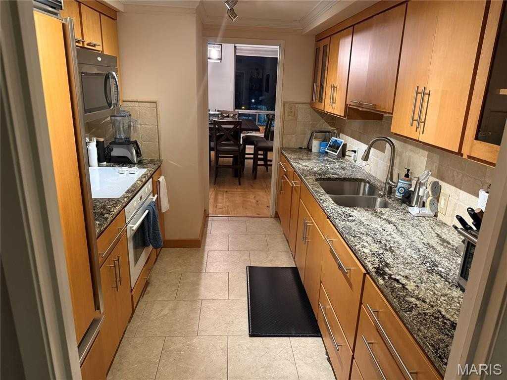 4501 Lindell Blvd #4B - Photo 2 of 13