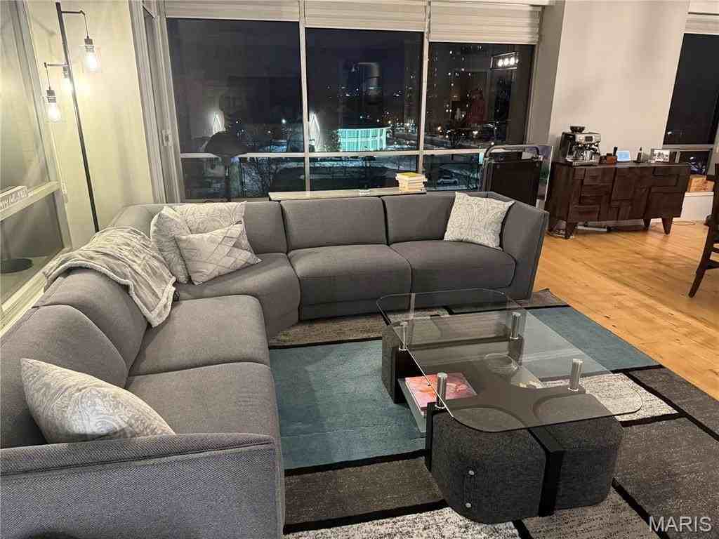 4501 Lindell Blvd #4B - Photo 4 of 13