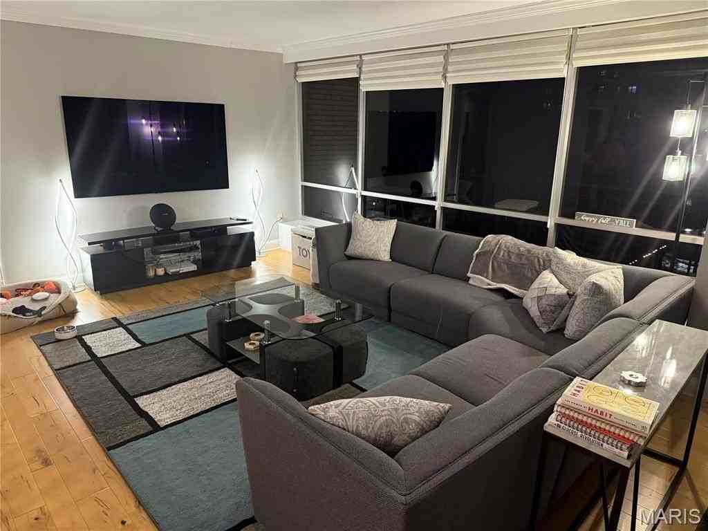 4501 Lindell Blvd #4B - Photo 7 of 13